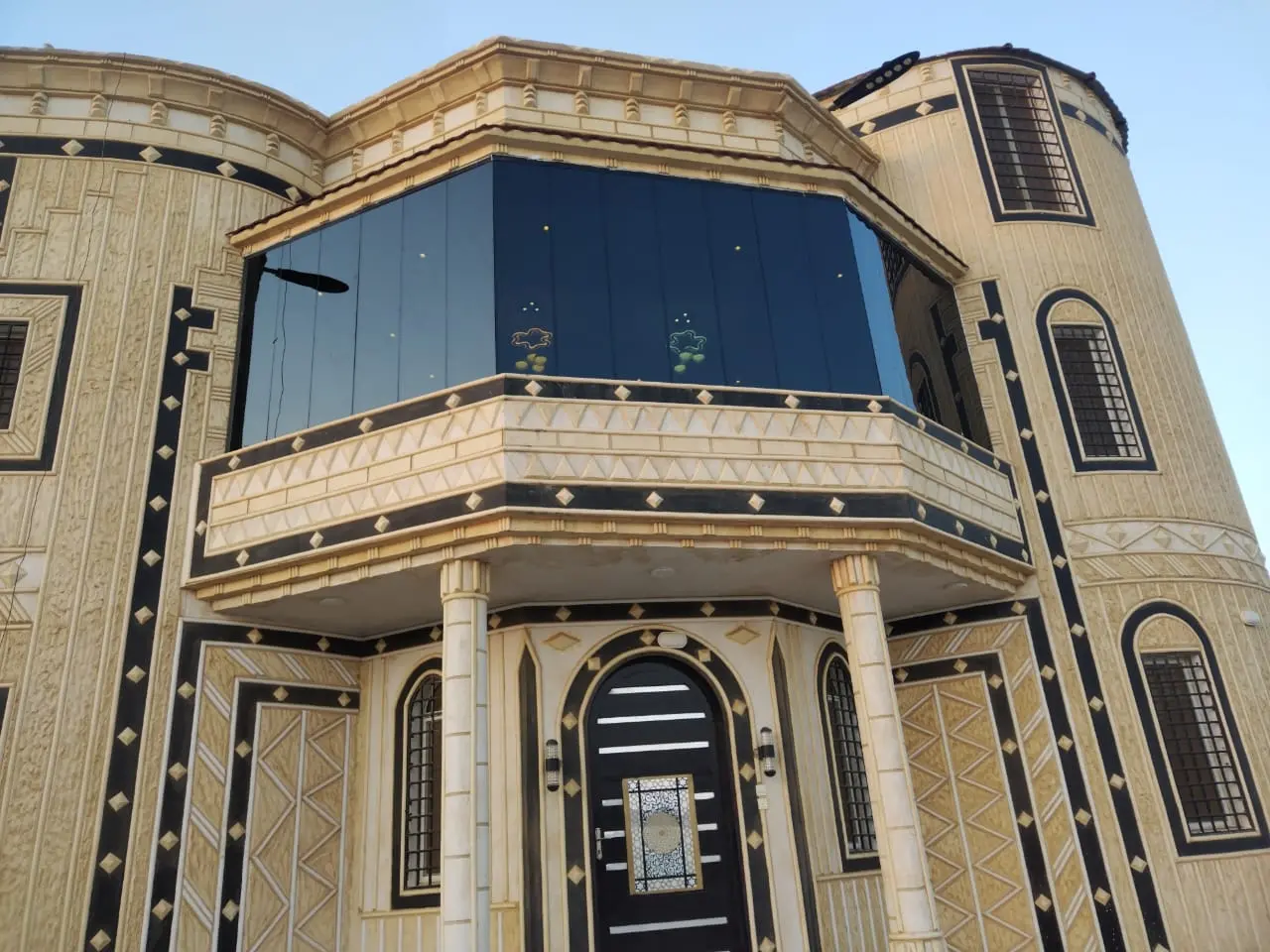 واجهة زجاجية فاخرة